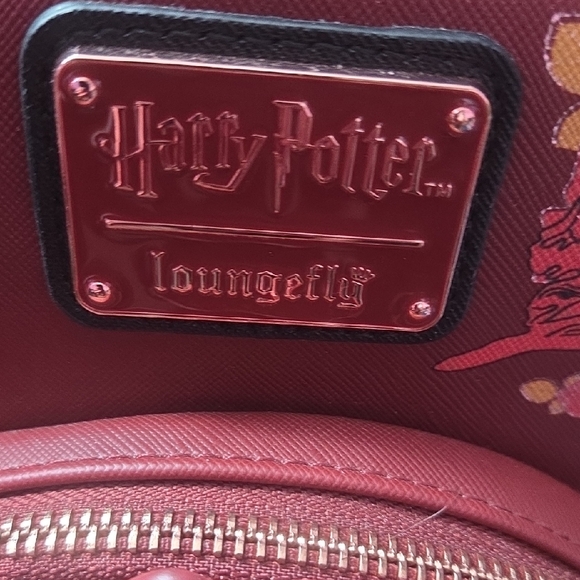 Loungefly Metal Tag  Harry Potter Courage Backpack - Red and Gold - Picture 2 of 5